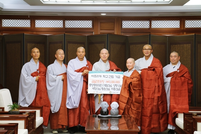 2016.08.29_아프리카 학교 기금 전달